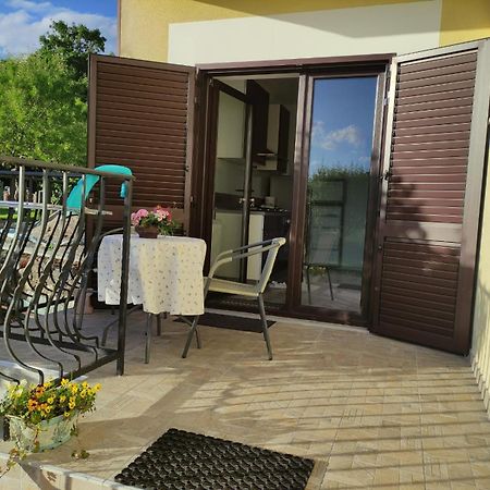 Apartmani Melia Marčelji Esterno foto