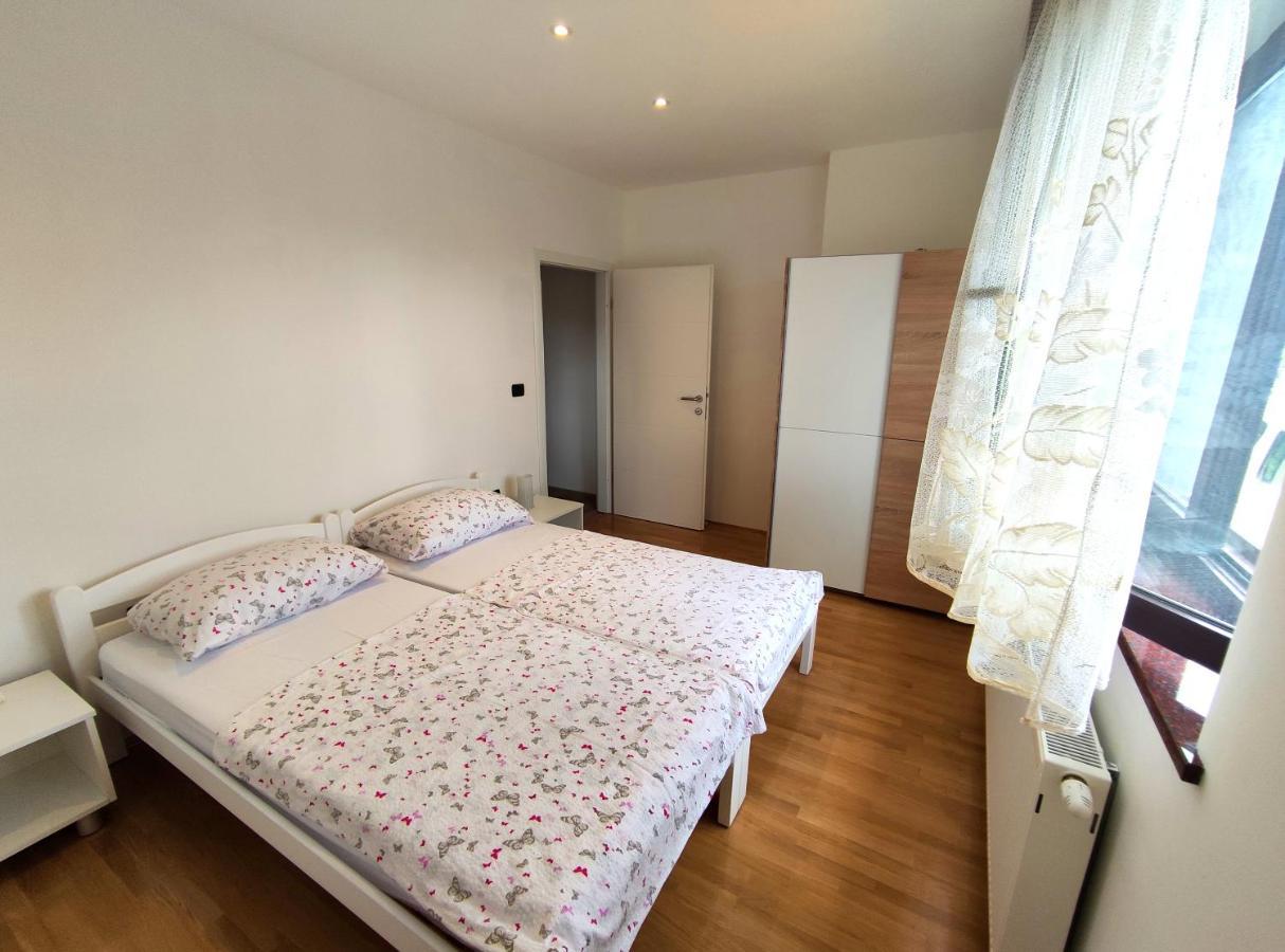 Apartmani Melia Marčelji Esterno foto